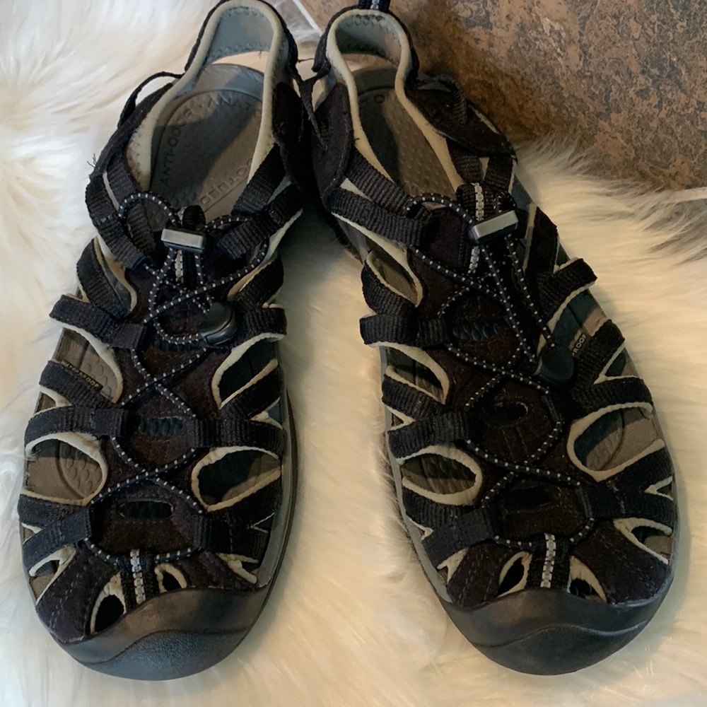 Keen Men Black Gray Anatomical Footbed Anti-Odor  Sandals 11